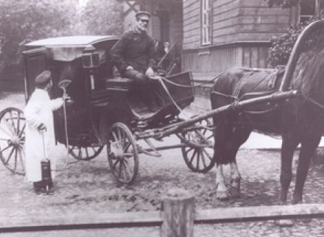 Первая карета скорой помощи. Начало XX века