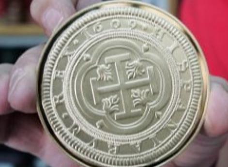 Современная позолоченная копия Centén