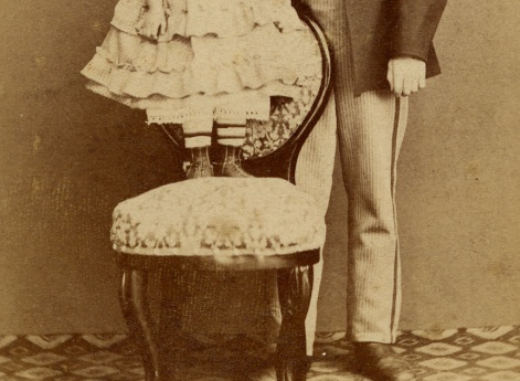 Портрет двух детей – мальчика-поростка и девочки лет двух.